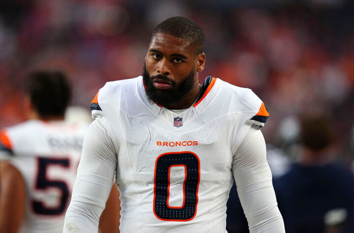 Broncos' Jonathon Cooper, facing strangulation charge, to start season on commissioner's exempt list Apoyador de Broncos bajo investigación por la NFL