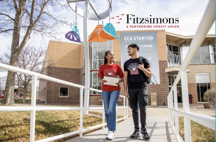 Fitzsimons Credit Union dona útiles a estudiantes de CCA