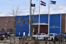Juez Federal frena normas de inspección de centro migratorio en Aurora