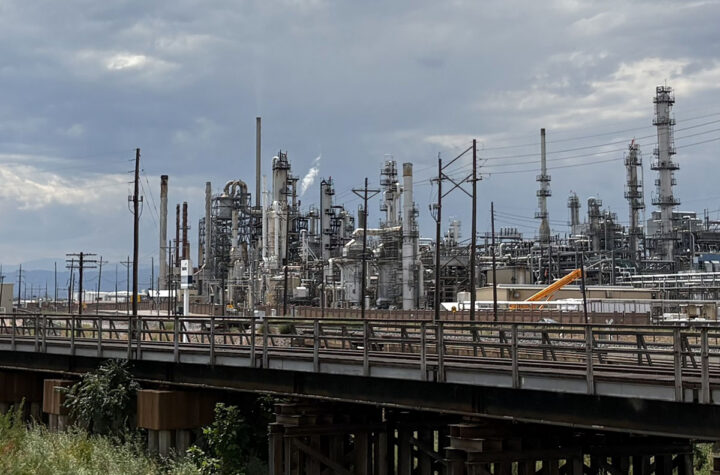Vecinos de SUNCOR llevan a la refinería ante la justicia