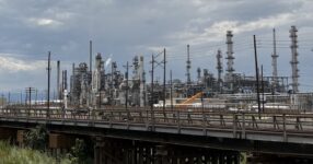 Vecinos de SUNCOR llevan a la refinería ante la justicia