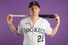 Rockies aseguran al jardinero Mickey Moniak