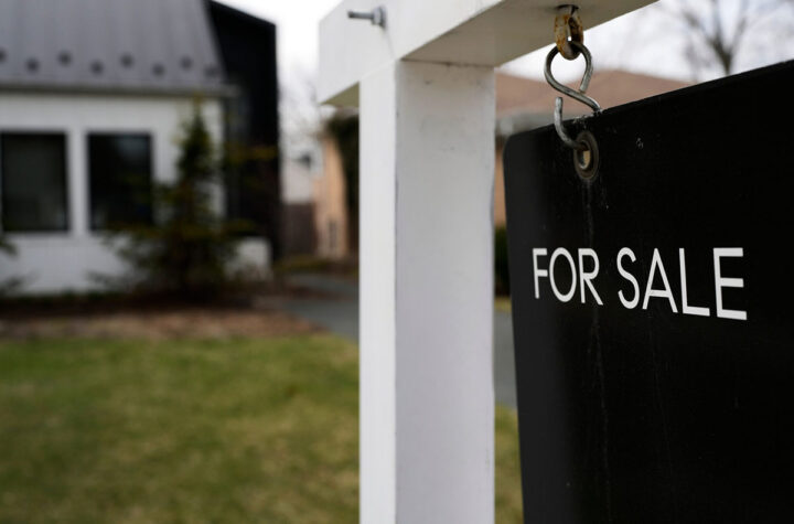 44% of Latinos in Colorado Fear Losing Their Homes 44% de latinos en Colorado temen perder su hogar