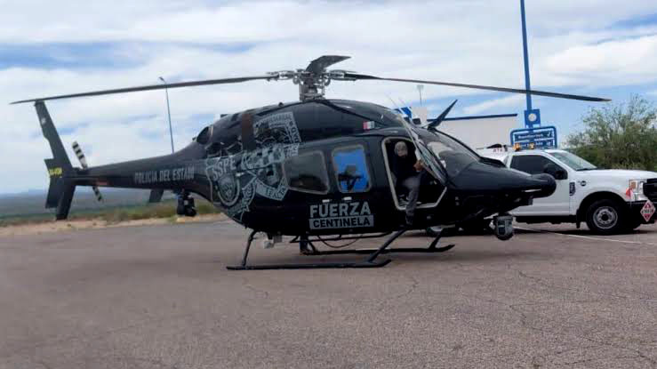 Balean helicóptero policial y dejan agente herido