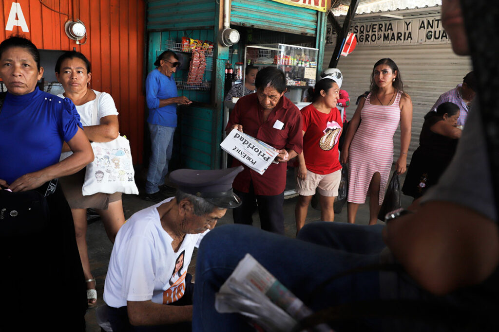 Periodistas de México enfrentan balas y demandas judiciales