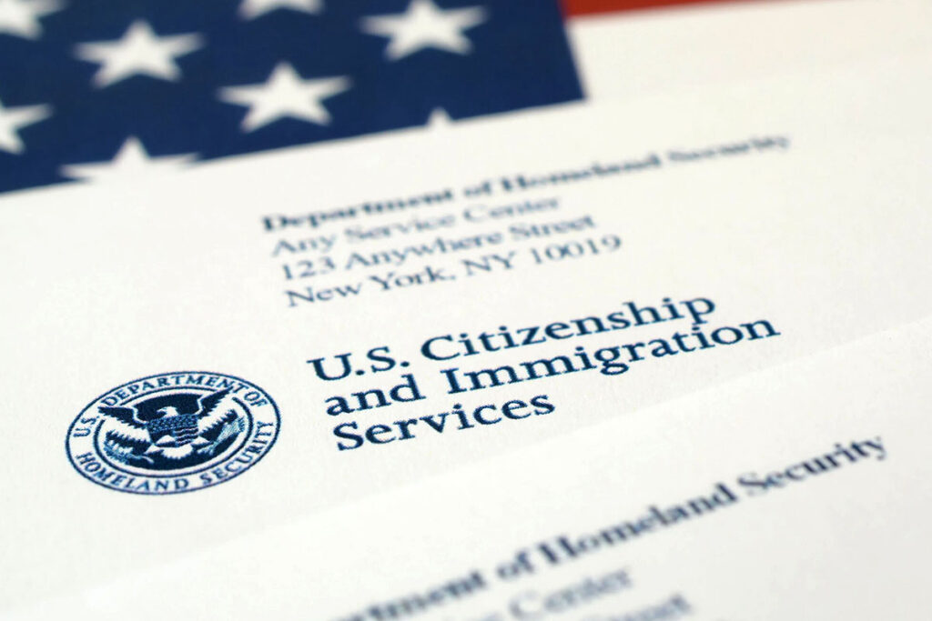 USCIS penaliza uso de Medicaid, cupones de alimentos y vivienda
