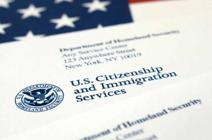 USCIS penaliza uso de Medicaid, cupones de alimentos y vivienda