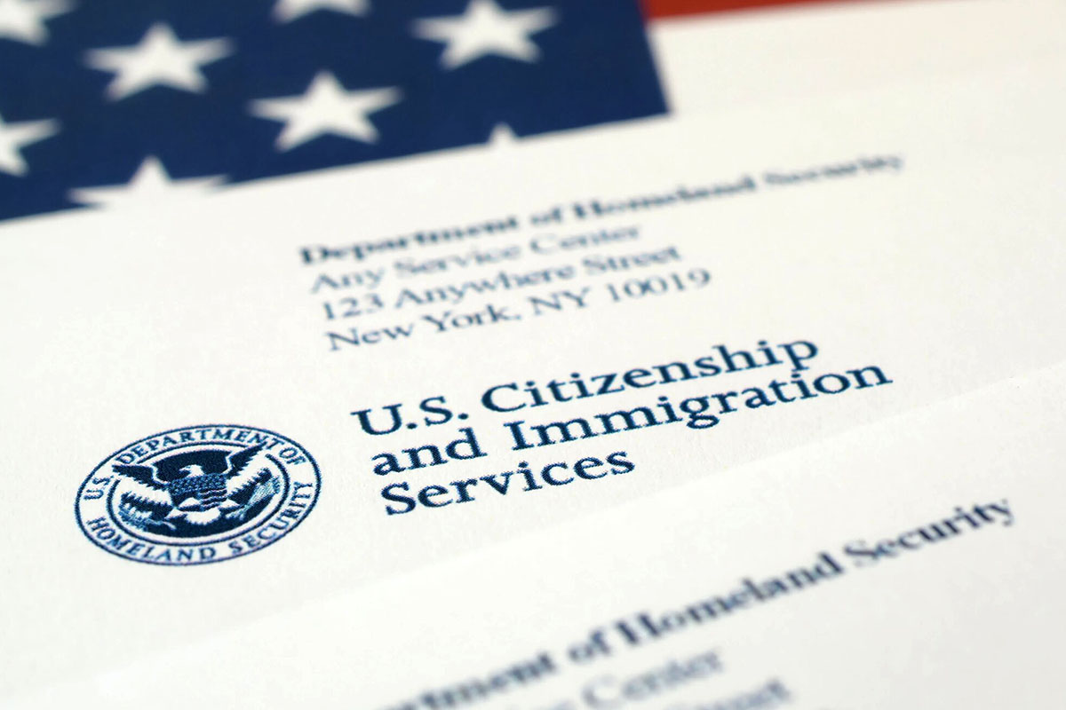 USCIS penaliza uso de Medicaid, cupones de alimentos y vivienda