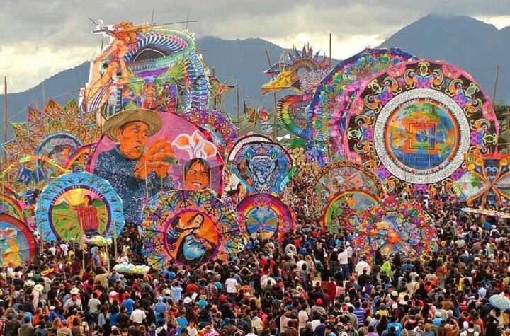 Llegan gigantescos “barriletes” de Sumpango a Denver