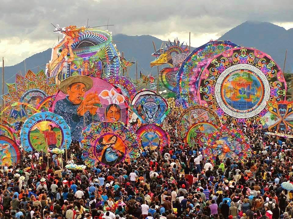 Llegan gigantescos “barriletes” de Sumpango a Denver