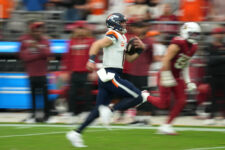 Bo Nix corre para un touchdown de 62 yardas