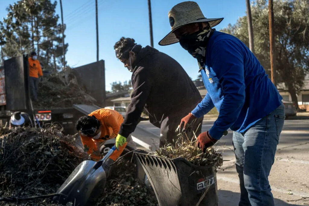 Defending day laborers from wage theft and retaliation Defendiendo a trabajadores por día del robo de salario y las represalias