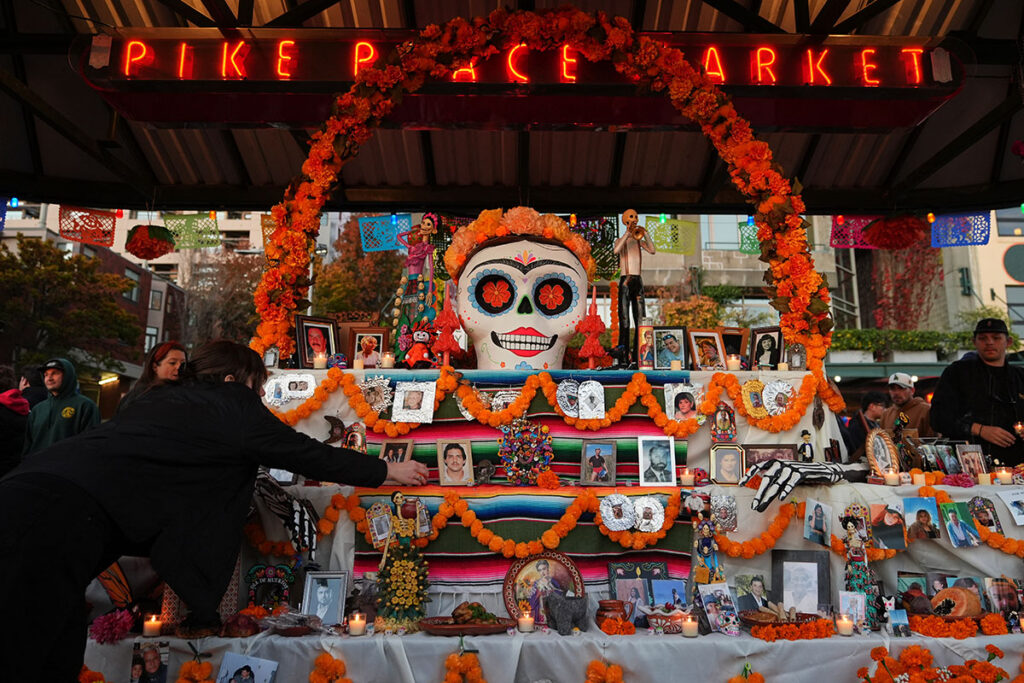 Lo que cuenta una ofrenda del Día de Muertos